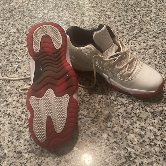Air Jordan low top 11’s - Picture 3 of 5